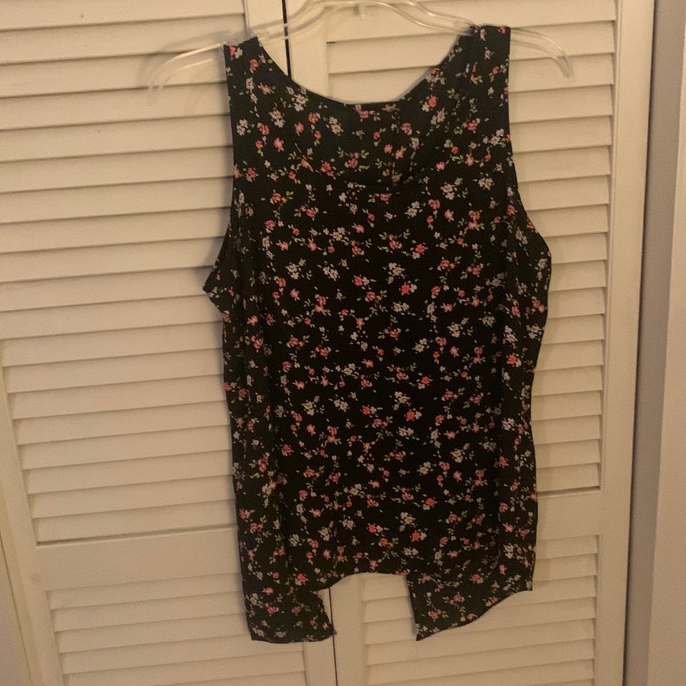 Flowy floral open-back tank top